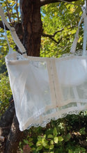 Cargar imagen en el visor de la galería, Crop Romantic White